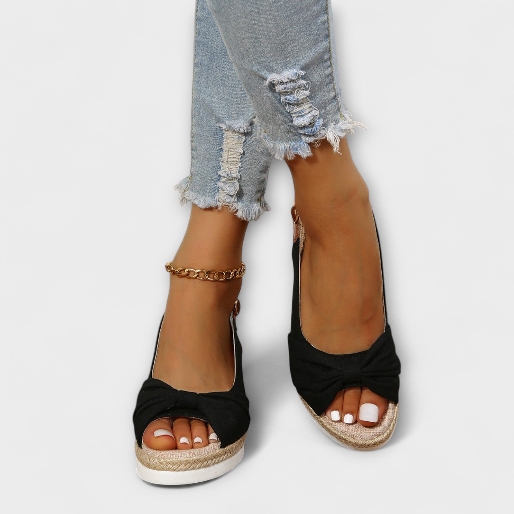 Summer Sandals with Decorative Bow